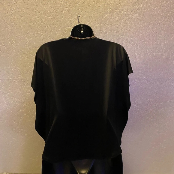 🆕 Julie’s Closet Black Blouse with Accent Necklace - Picture 7 of 9